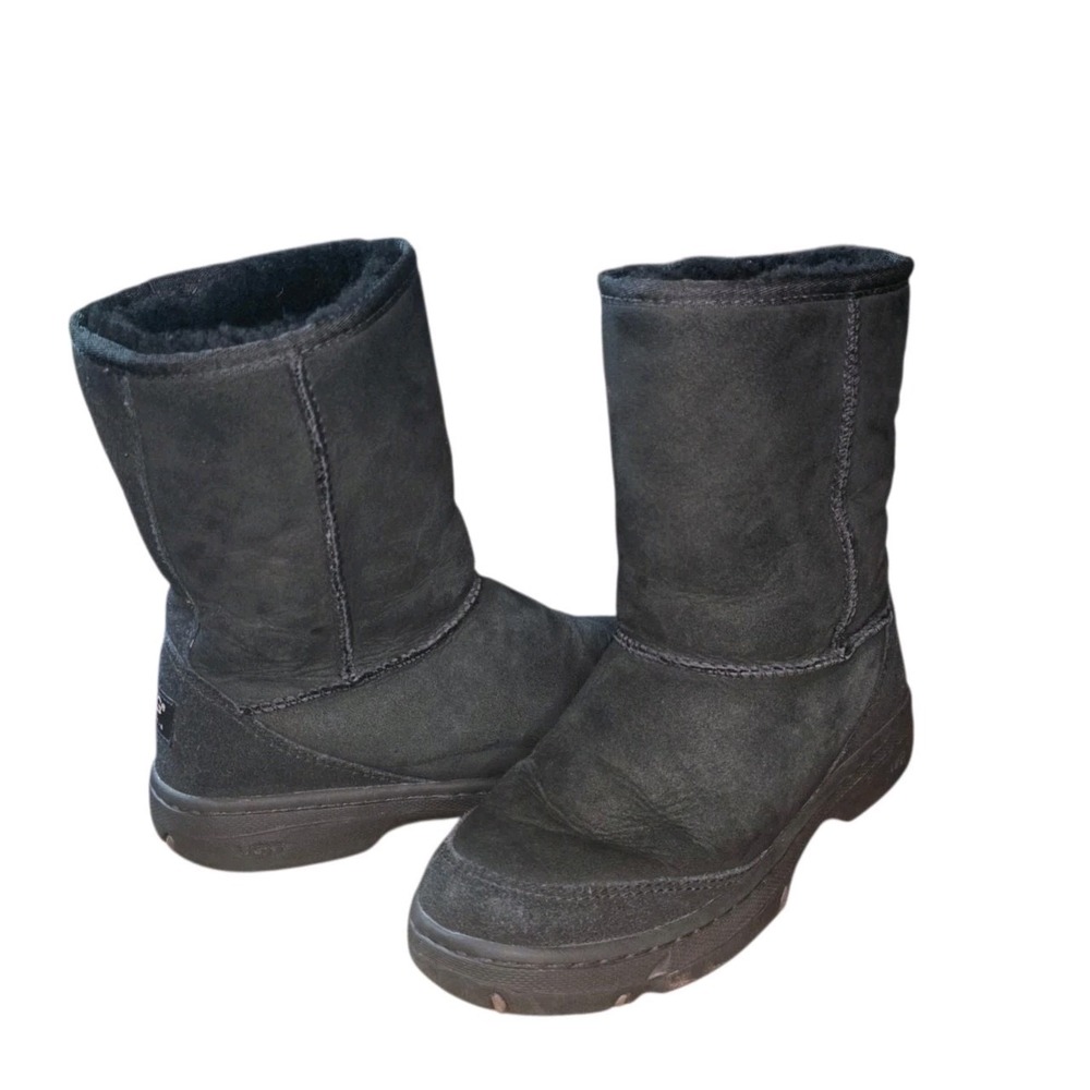 UGG Australia Womens 7 Black Suede Ultimate Short 5275 Sheepskin Rubber Sole